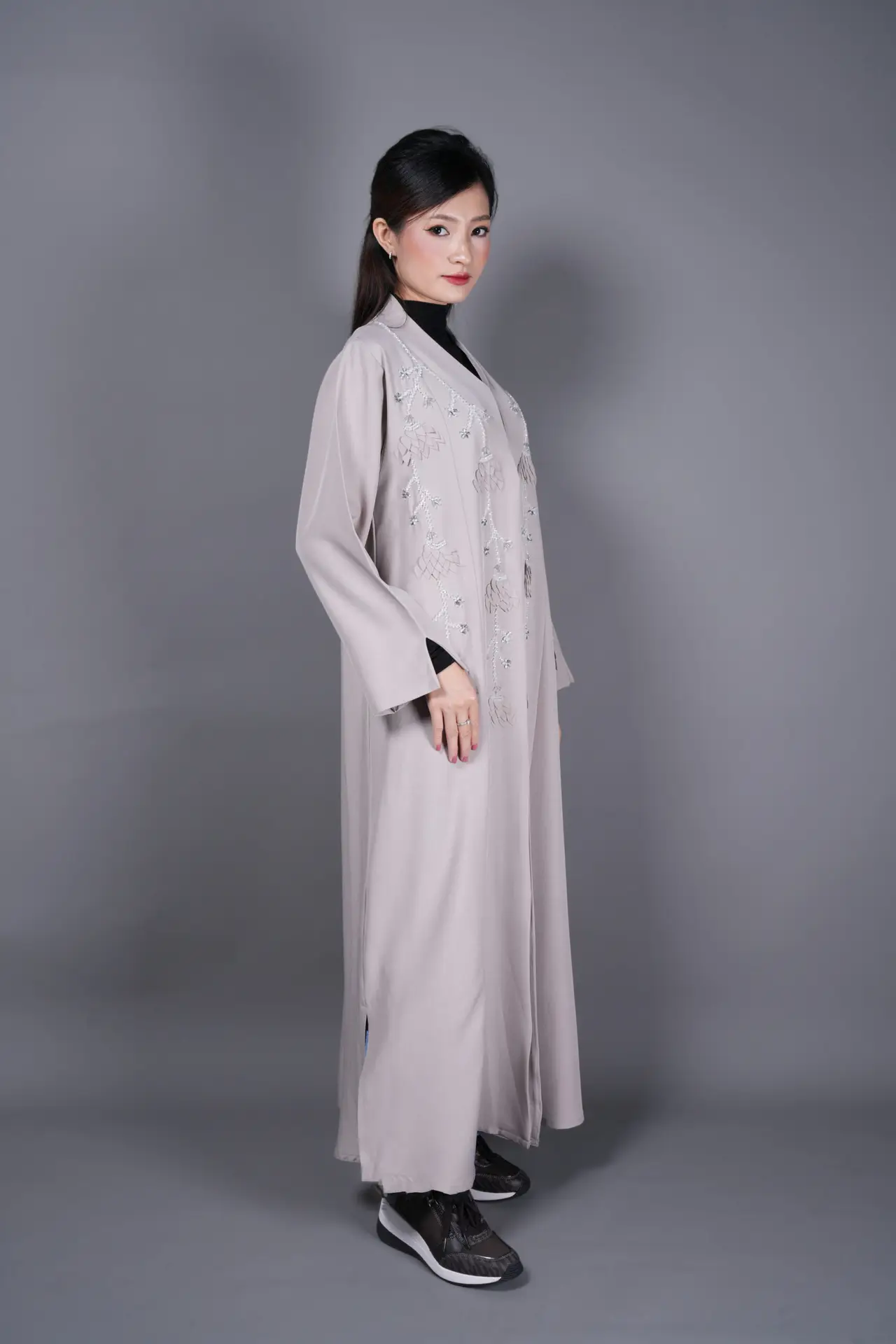 Elegant Embroidered Abaya – Grace in Every Stitch - Image 4